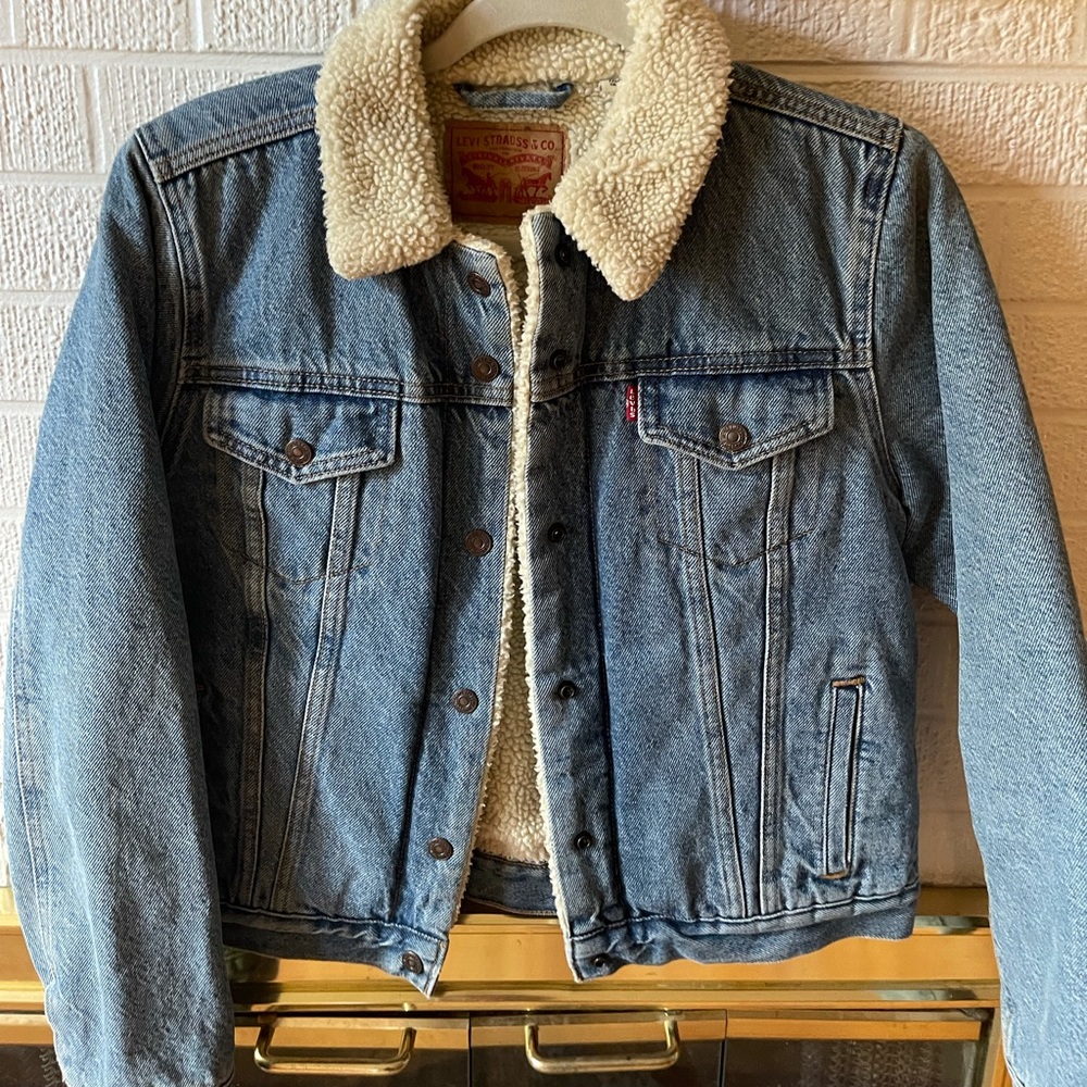 Levi’s medium wash Sherpa denim jacket